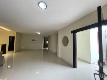 En venta casa en urbanización privada en zona sur de Manta
