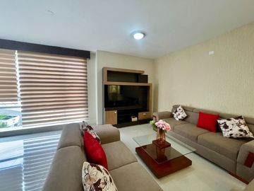 En venta casa en urbanización privada en zona sur de Manta