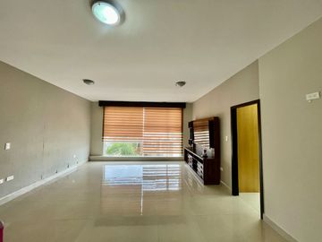 En venta casa en urbanización privada en zona sur de Manta