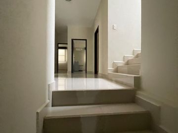 En venta casa en urbanización privada en zona sur de Manta