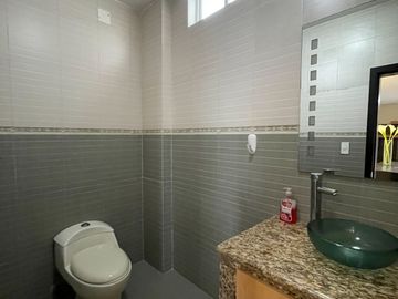 En venta casa en urbanización privada en zona sur de Manta