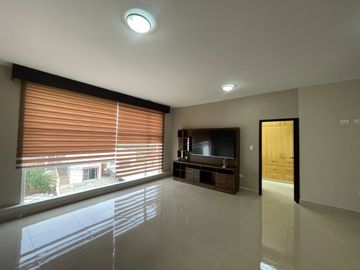 En venta casa en urbanización privada en zona sur de Manta