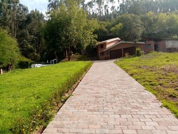 VENTA DE CASA CASA DE CAMPO SOBRE UN ÁREA DE TERRENO DE 4,325.02m2 EN URB. SANTA MARÍA – CUSCO