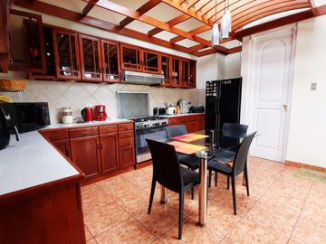 VENTA DE CASA CASA DE CAMPO SOBRE UN ÁREA DE TERRENO DE 4,325.02m2 EN URB. SANTA MARÍA – CUSCO