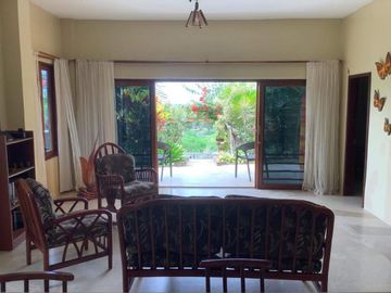 Casa de Venta cerca al Mar en Puerto Lopez Manabí