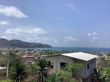 Casa de Venta cerca al Mar en Puerto Lopez Manabí