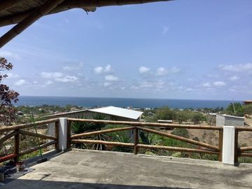 Casa de Venta cerca al Mar en Puerto Lopez Manabí