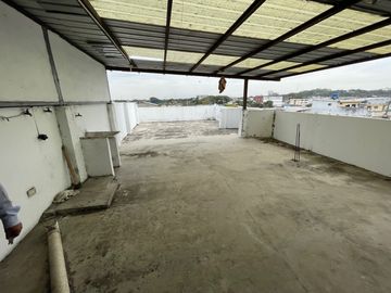 En venta casa en Santa Adriana, frente al colegio Americano