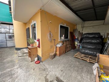 En venta casa en Santa Adriana, frente al colegio Americano