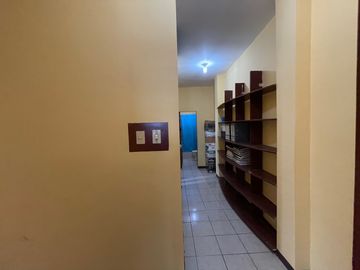 En venta casa en Santa Adriana, frente al colegio Americano