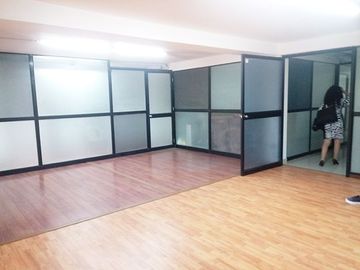 OFICINA ADMINISTRATIVA 42m2 EN ALQUILER CERCA AL PUENTE SANTA ANITA