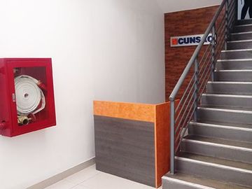 OFICINA ADMINISTRATIVA 42m2 EN ALQUILER CERCA AL PUENTE SANTA ANITA