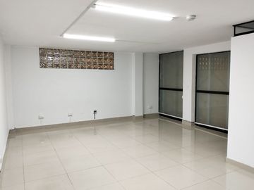 OFICINA ADMINISTRATIVA 42m2 EN ALQUILER CERCA AL PUENTE SANTA ANITA
