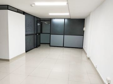OFICINA ADMINISTRATIVA 42m2 EN ALQUILER CERCA AL PUENTE SANTA ANITA