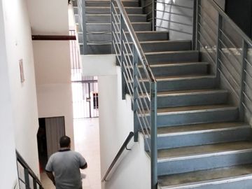 OFICINA ADMINISTRATIVA 42m2 EN ALQUILER CERCA AL PUENTE SANTA ANITA