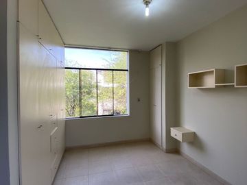 VENDO LINDO DEPARTAMENTO EN LA  AV. FORTUNATO CHIRICHIGNO (POR EL GOBIERNO REGIONAL PIURA)