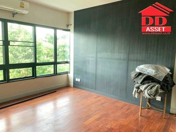 ขายบ้านเดี่ยว แกรนด์ บางกอก บูเลอวาร์ด ราชพฤกษ์ – รัตนาธิเบศร์ บ้านหรู ห้องมุม สไตล์ Modern Luxury ติดถนนราชพฤกษ์ ใกล้รถไฟฟ้า