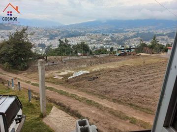 Venta de casa con terreno en Otavalo sector Yambiro