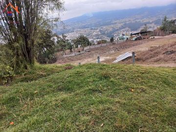 Venta de casa con terreno en Otavalo sector Yambiro