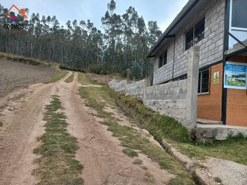 Venta de casa con terreno en Otavalo sector Yambiro