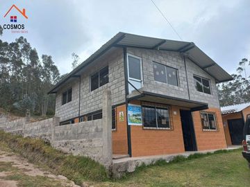 Venta de casa con terreno en Otavalo sector Yambiro