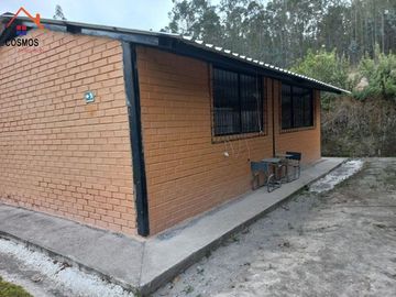 Venta de casa con terreno en Otavalo sector Yambiro