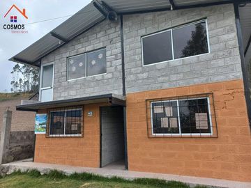 Venta de casa con terreno en Otavalo sector Yambiro