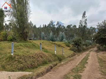 Venta de casa con terreno en Otavalo sector Yambiro