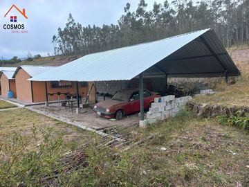 Venta de casa con terreno en Otavalo sector Yambiro