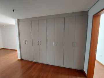 Vendo Departamento de 191 m2 en  la  Av. González Suárez.