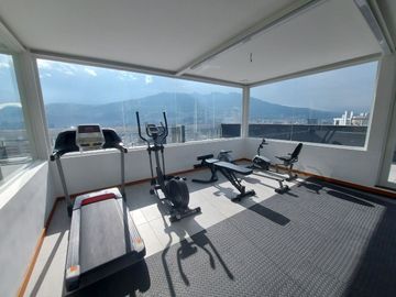 Vendo Departamento de 191 m2 en  la  Av. González Suárez.