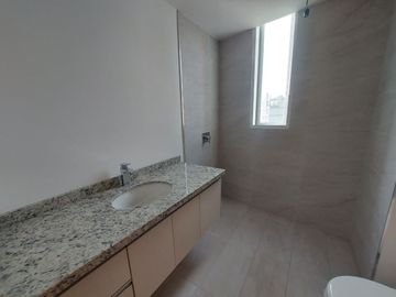 Vendo Departamento de 191 m2 en  la  Av. González Suárez.