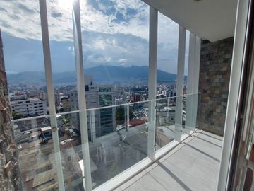 Vendo Departamento de 191 m2 en  la  Av. González Suárez.
