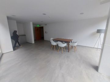 Vendo Departamento de 191 m2 en  la  Av. González Suárez.