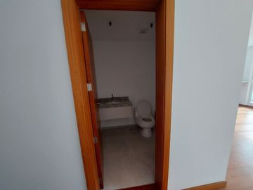 Vendo Departamento de 191 m2 en  la  Av. González Suárez.