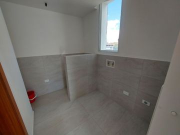 Vendo Departamento de 191 m2 en  la  Av. González Suárez.