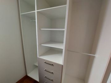 Vendo Departamento de 191 m2 en  la  Av. González Suárez.