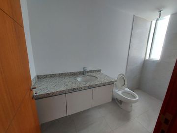 Vendo Departamento de 191 m2 en  la  Av. González Suárez.