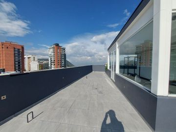Vendo Departamento de 191 m2 en  la  Av. González Suárez.