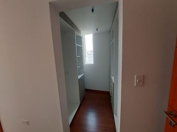 Vendo Departamento de 191 m2 en  la  Av. González Suárez.