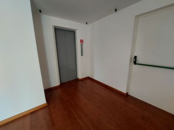 Vendo Departamento de 191 m2 en  la  Av. González Suárez.