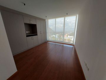 Vendo Departamento de 191 m2 en  la  Av. González Suárez.