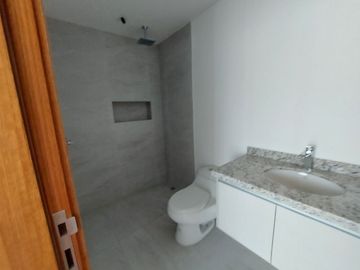 Vendo Departamento de 191 m2 en  la  Av. González Suárez.