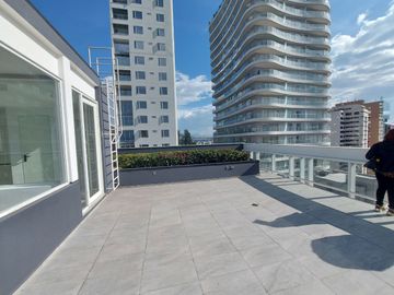 Vendo Departamento de 191 m2 en  la  Av. González Suárez.