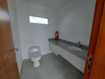 Vendo Departamento de 191 m2 en  la  Av. González Suárez.