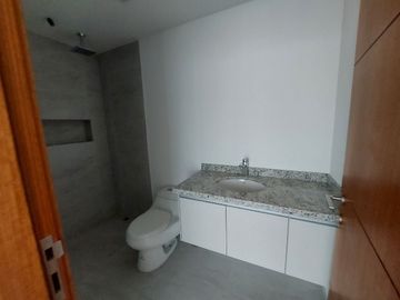 Vendo Departamento de 191 m2 en  la  Av. González Suárez.