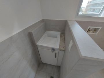 Vendo Departamento de 191 m2 en  la  Av. González Suárez.