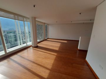Vendo Departamento de 191 m2 en  la  Av. González Suárez.