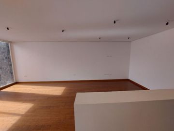 Vendo Departamento de 191 m2 en  la  Av. González Suárez.