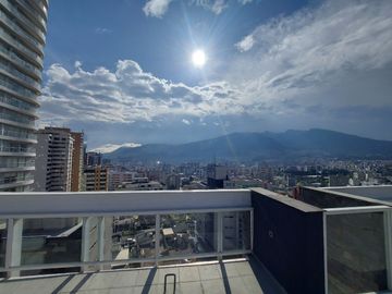 Vendo Departamento de 191 m2 en  la  Av. González Suárez.